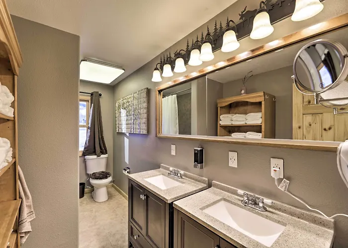 W/ Hot Tub, Sauna & Pool Table! Centennial
