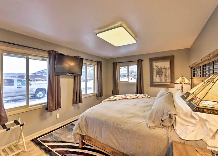 W/ Hot Tub, Sauna & Pool Table! Holiday home