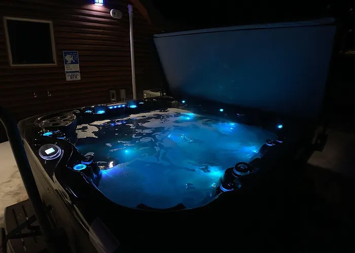 Holiday home W/ Hot Tub, Sauna & Pool Table! Centennial