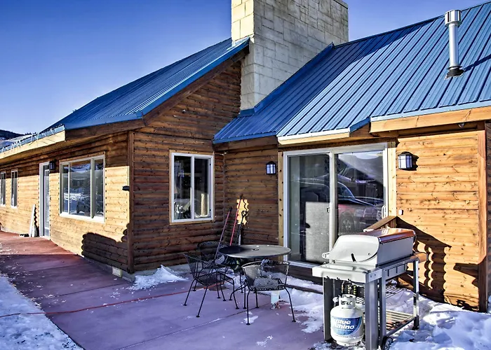Holiday home W/ Hot Tub, Sauna & Pool Table! *