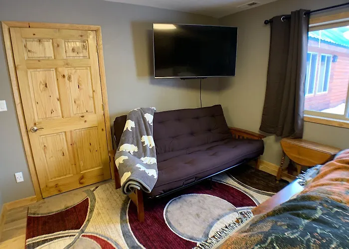 Holiday home W/ Hot Tub, Sauna & Pool Table! *
