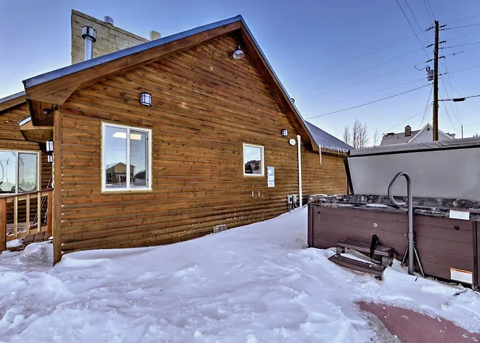W/ Hot Tub, Sauna & Pool Table! Centennial