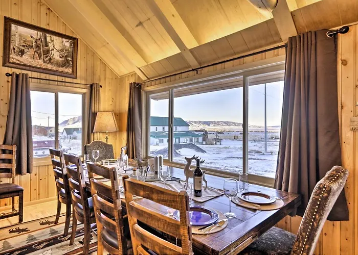 W/ Hot Tub, Sauna & Pool Table! Holiday home Centennial