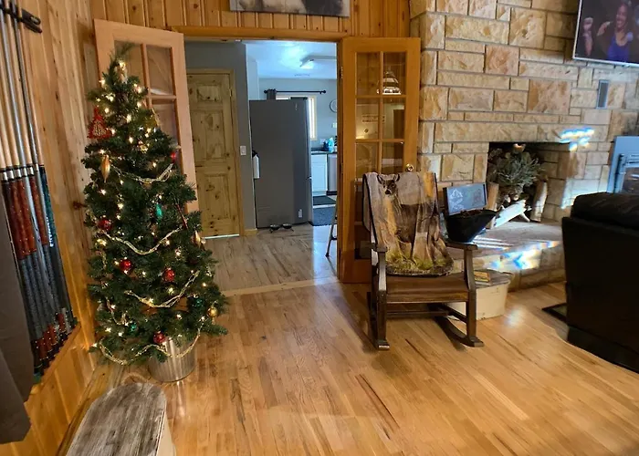 Holiday home W/ Hot Tub, Sauna & Pool Table! *