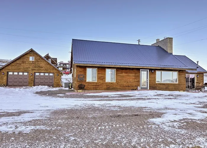 W/ Hot Tub, Sauna & Pool Table! Holiday home *