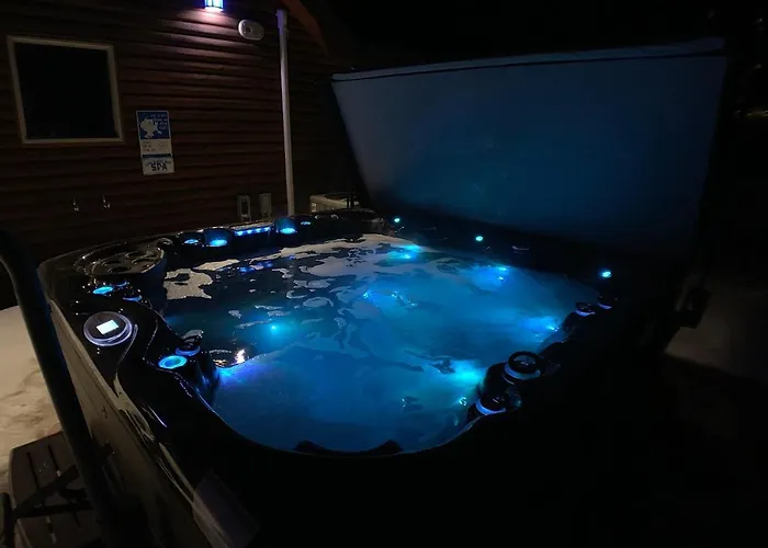 W/ Hot Tub, Sauna & Pool Table! Centennial