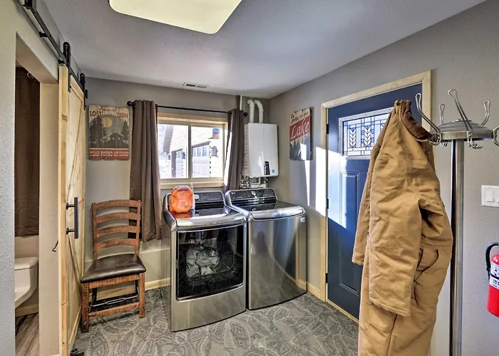 W/ Hot Tub, Sauna & Pool Table! * Centennial