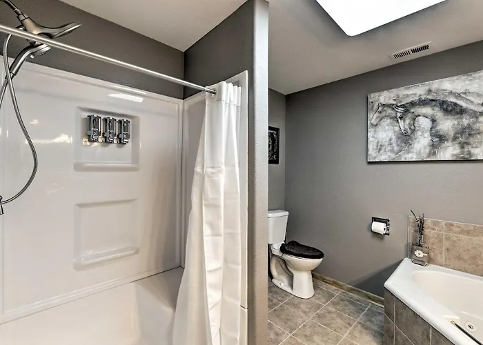 Holiday home W/ Hot Tub, Sauna & Pool Table!
