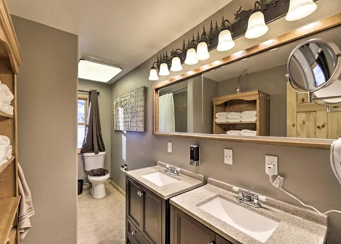 W/ Hot Tub, Sauna & Pool Table! Centennial